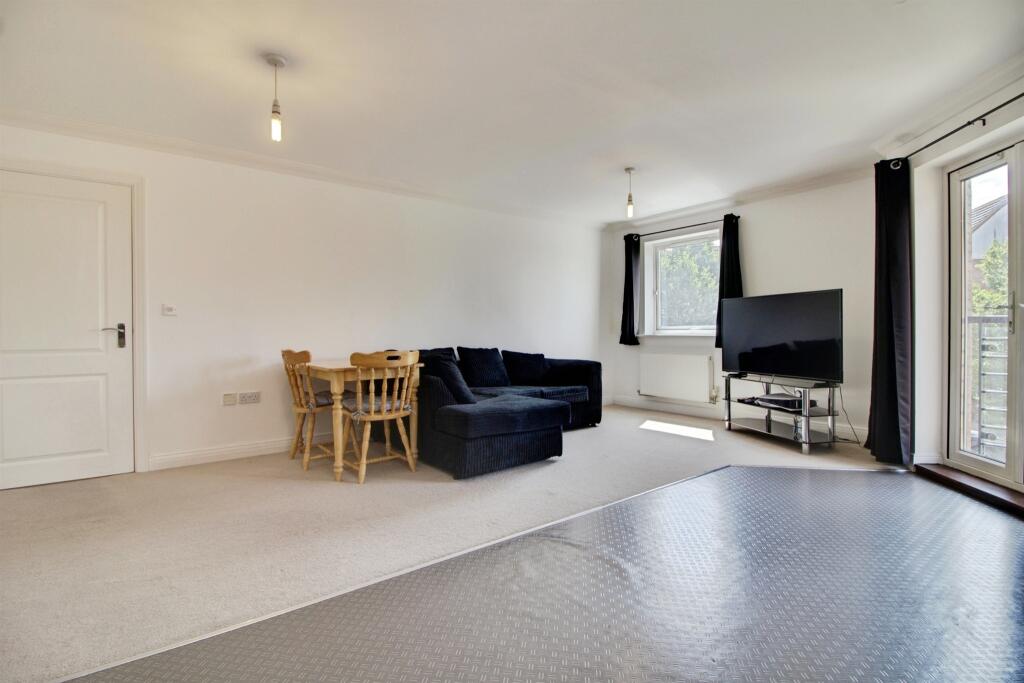 Apartment in Welwyn Hatfield, Hertfordshire - View 4