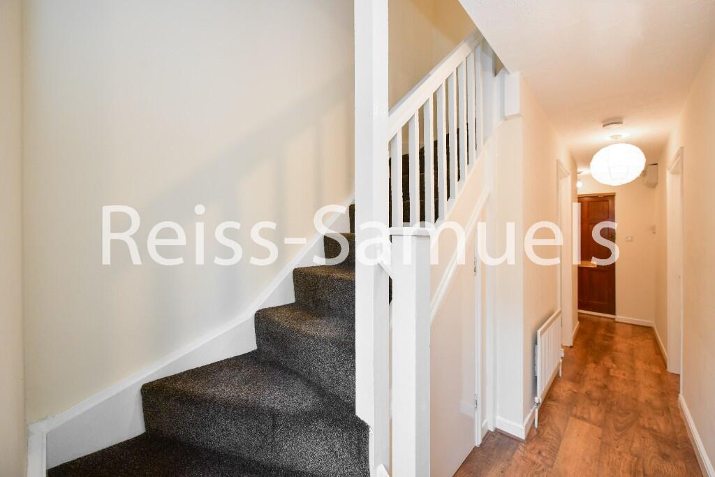 5 bedroom terraced house for rent