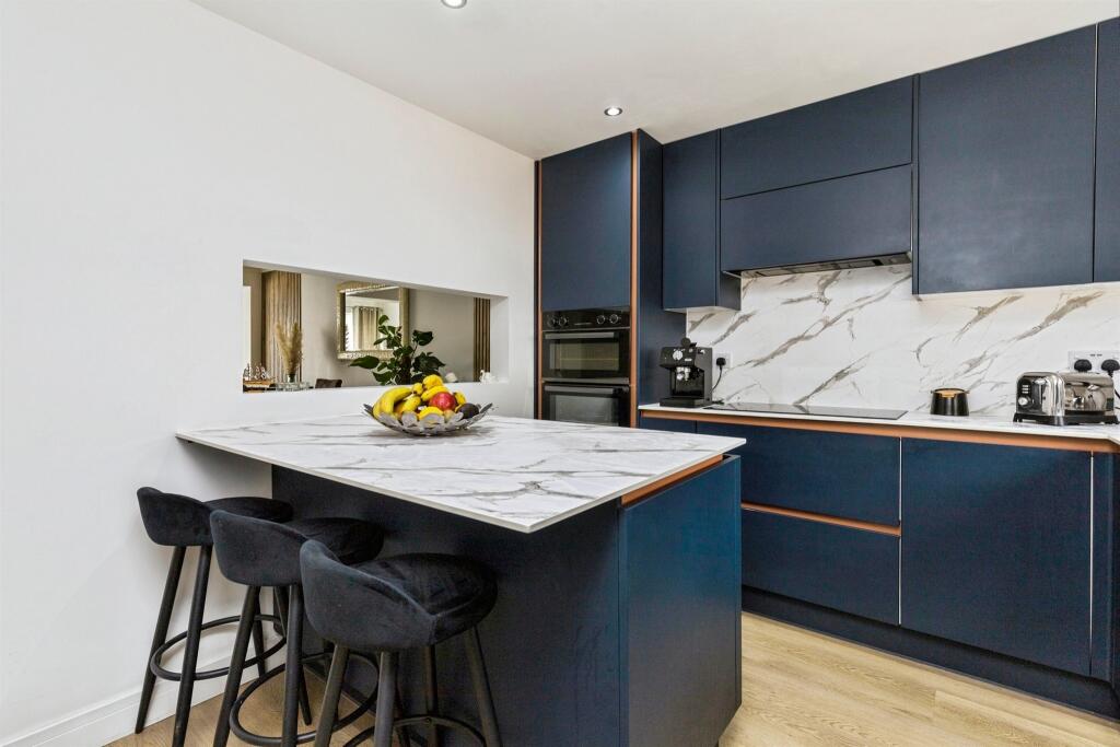 House in Crawley, Gossops Green - More