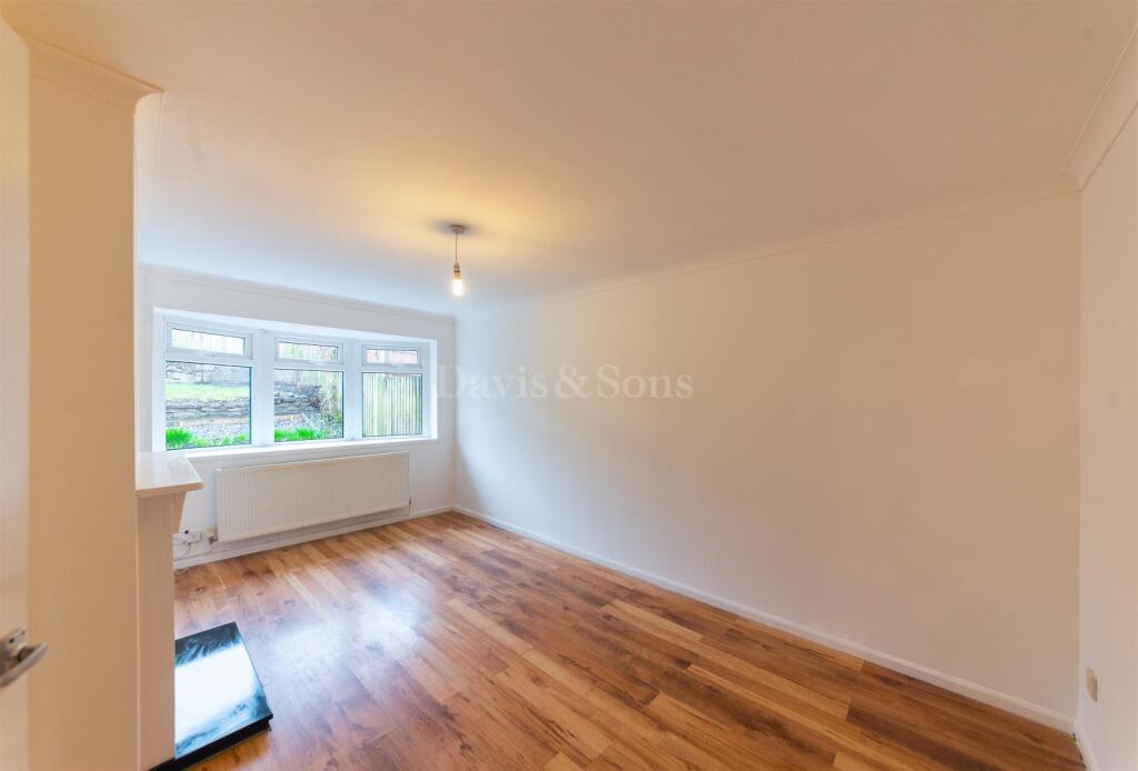 St James Close, Maesycwmmer, Hengoed, Caerphilly. CF82 7QT - View 3