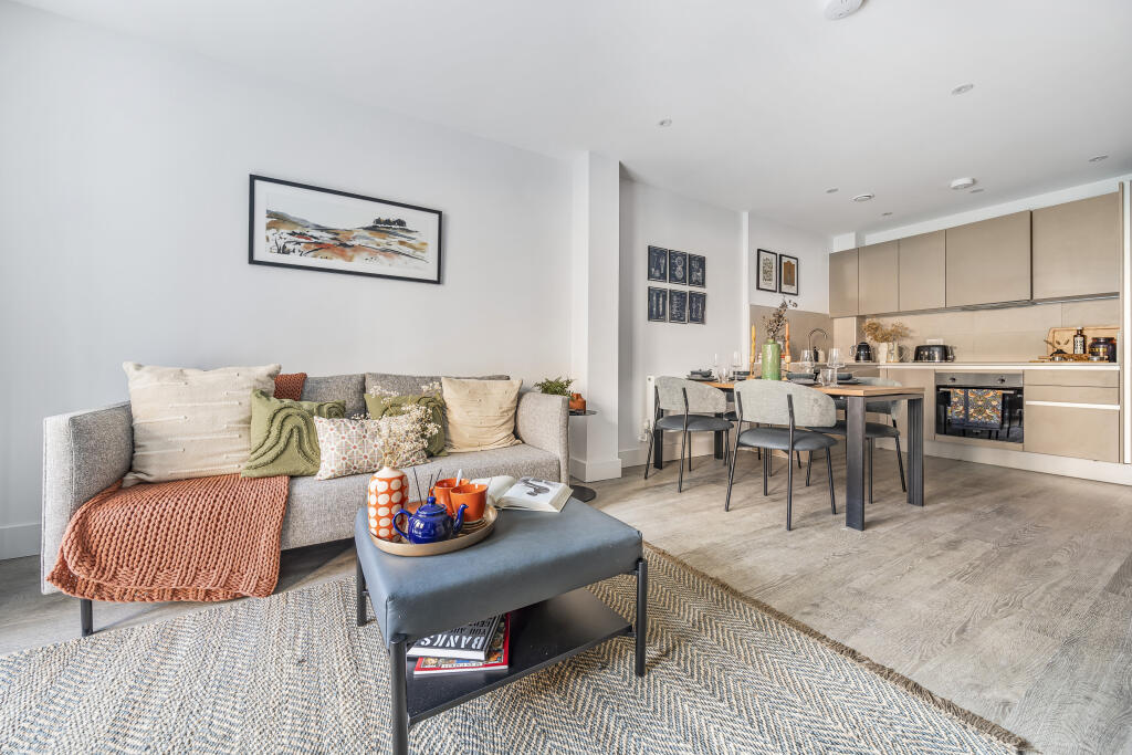 Apartment in Reading - View 2