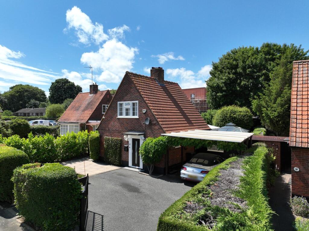 Main image of property: Peartree Lane, Welwyn Garden City, AL7