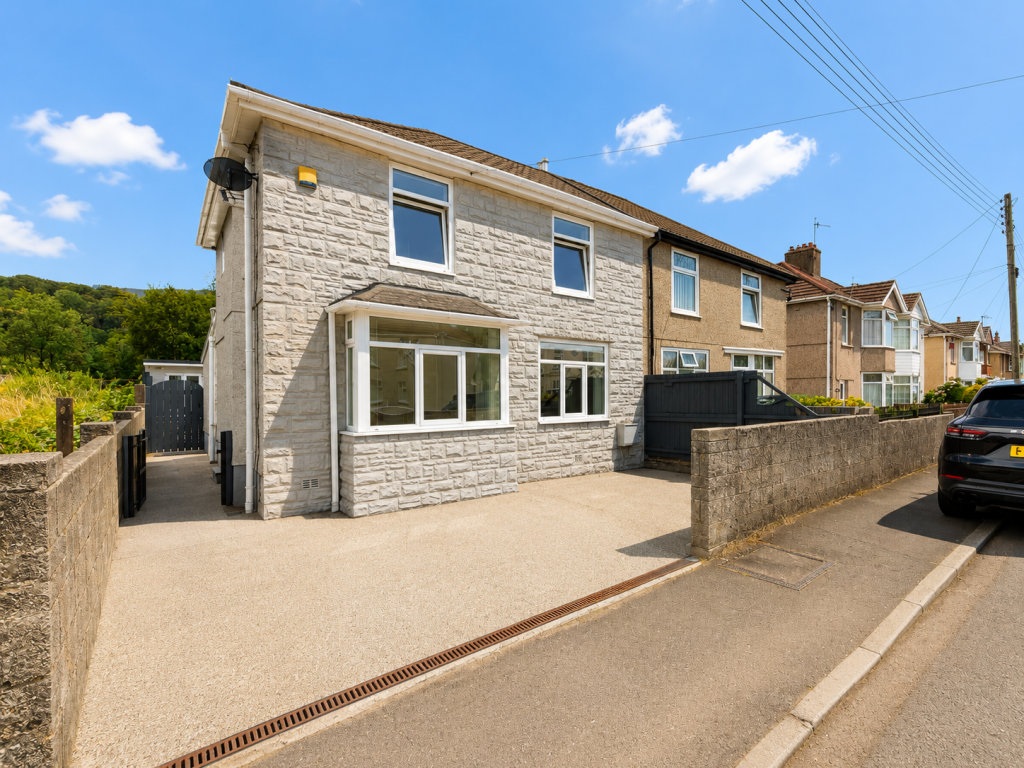 Main image of property: Park Avenue, Glynneath, Neath, Neath Port Talbot