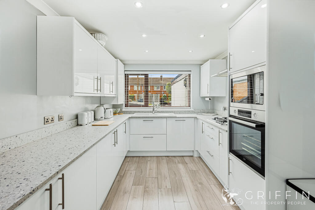 Fleming Gardens, Tilbury, RM18 photo 4