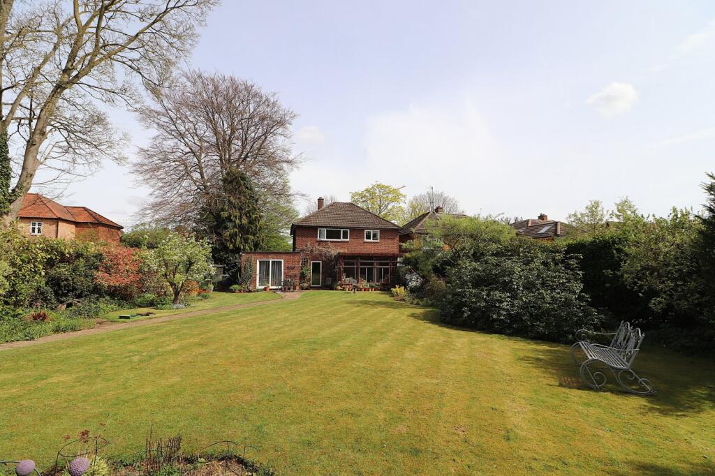 Fairview Road, Stevenage, Hertfordshire, SG1 photo 2