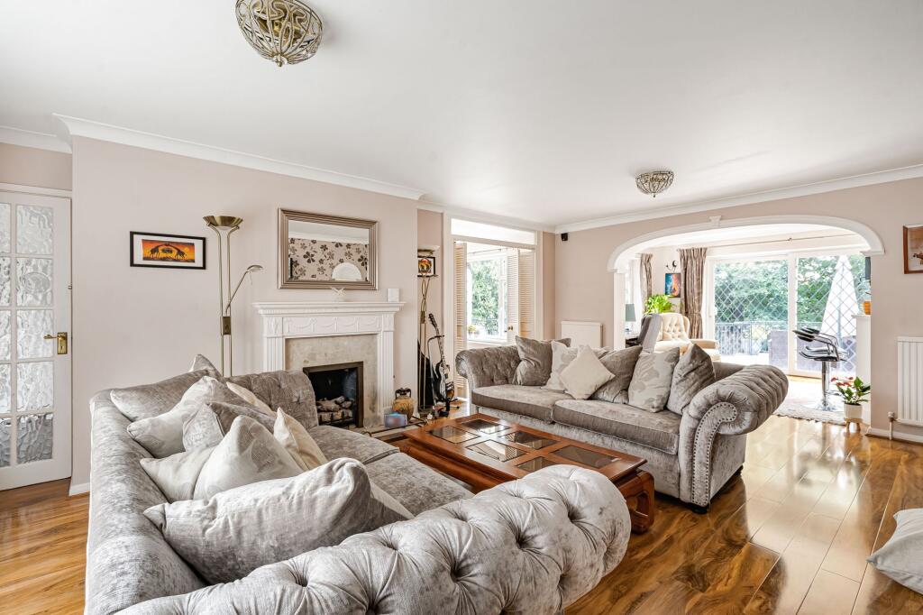 House in Tadworth, Kingswood - View 5