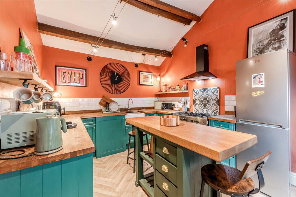 House in Leeds, Troy, Horsforth - More