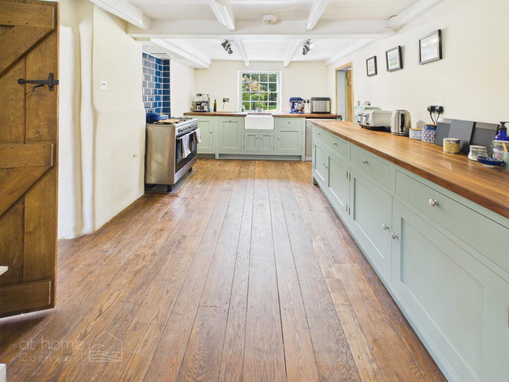 Chacewater, Truro, TR4 - Magnificent Five-Bedroom Cornish Farmhouse Set Within 5.7 Acres of Beautiful Grounds! photo 4