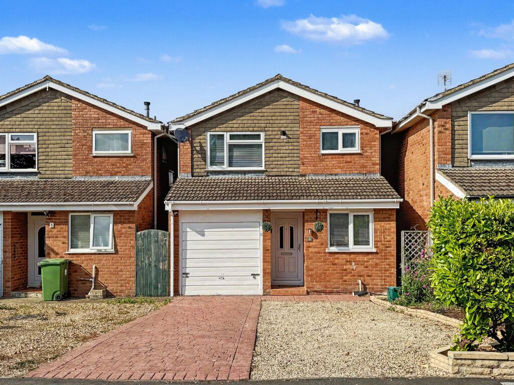Main image of property: De Vitre Place, Grove, OX12