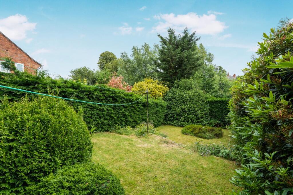 West Park Grove, Roundhay, Leeds photo 4