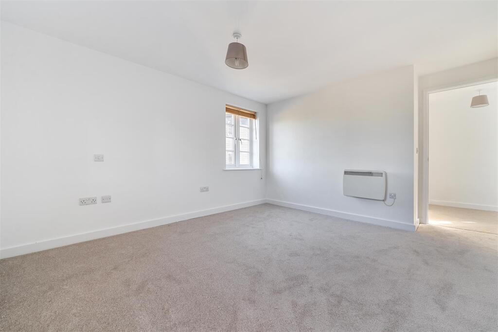 Apartment in Kempston, Bedford - More