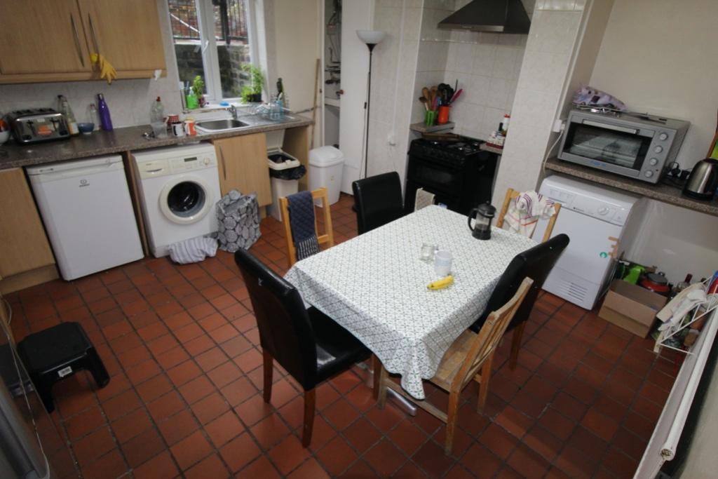 6 bedroom terraced house for rent