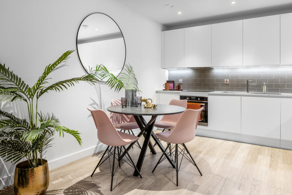 Apartment in Southall - More