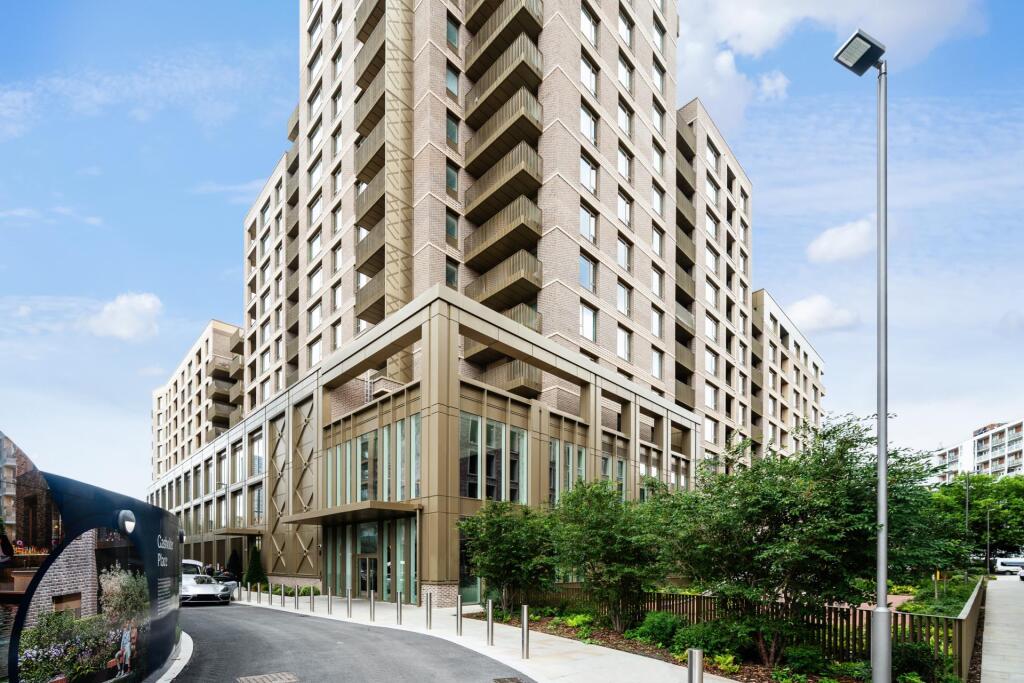 Studio flat on Gasholder Place, London, SE11, £475,000