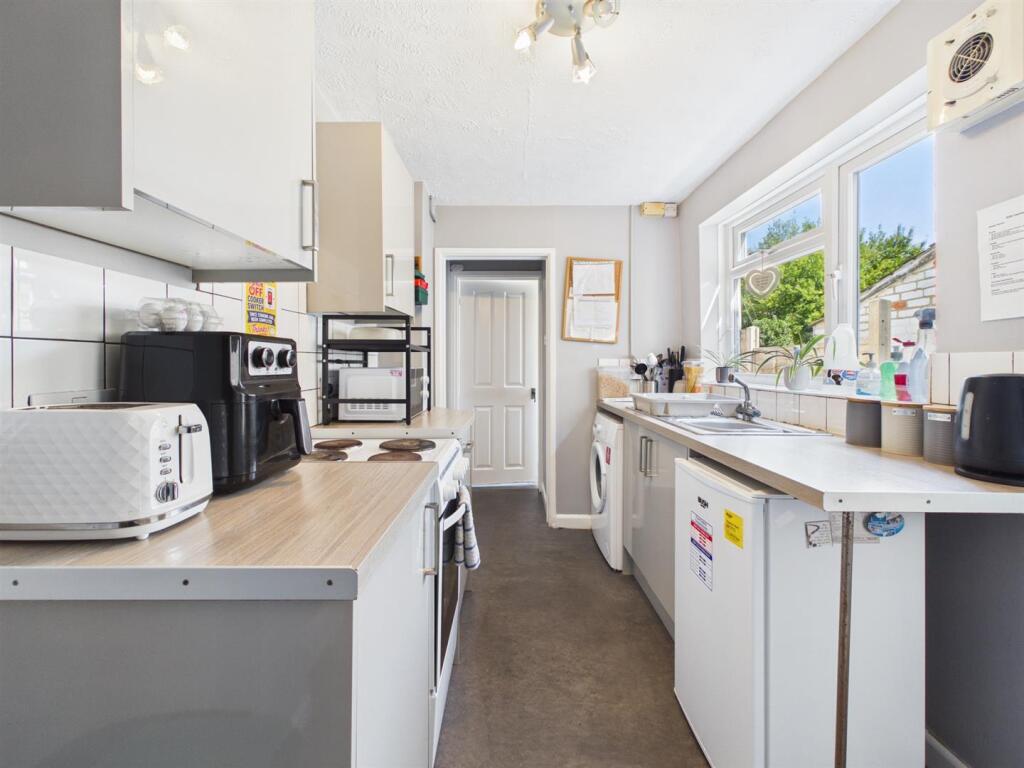 House in Gloucester - View 5