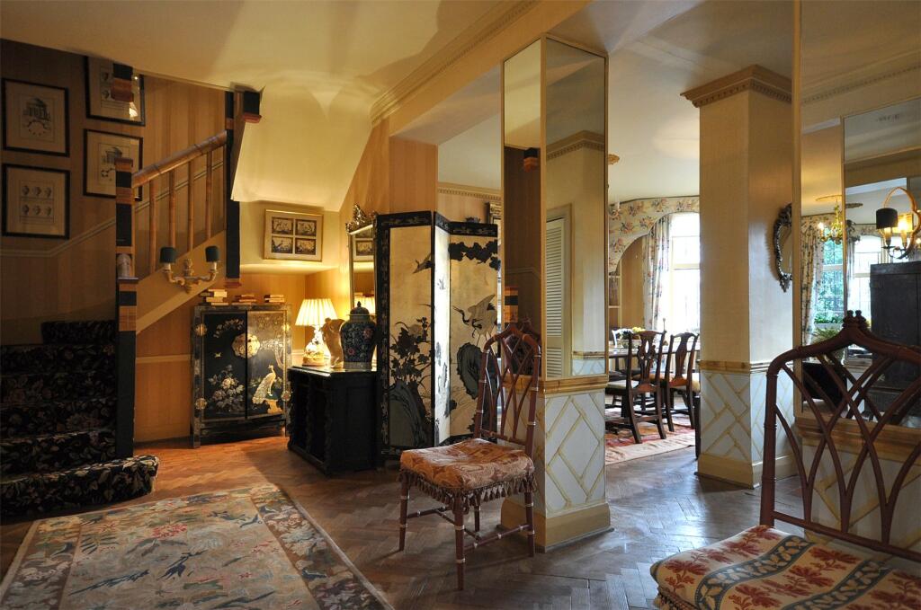 6 bedroom semi-detached house for rent