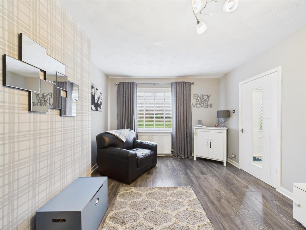 Spruce Avenue, Johnstone - View 4