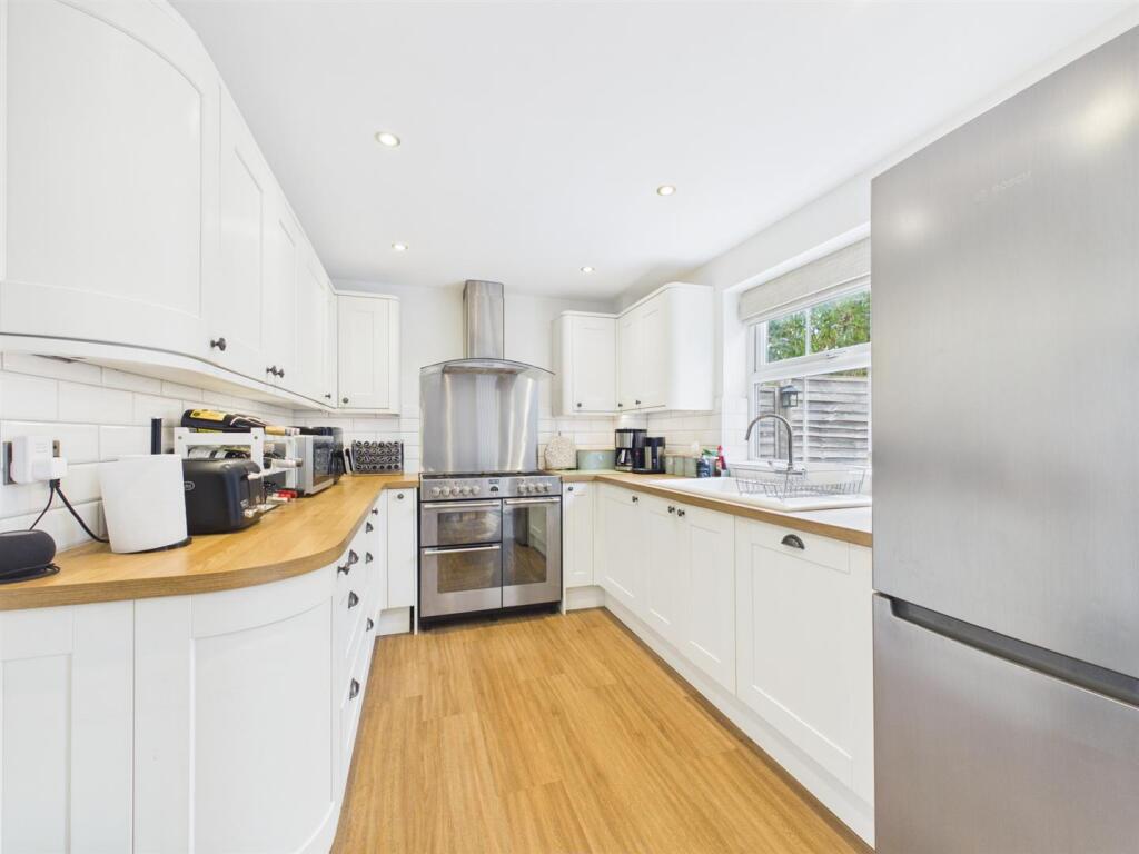 House in Aylesbury, Buckinghamshire - View 4