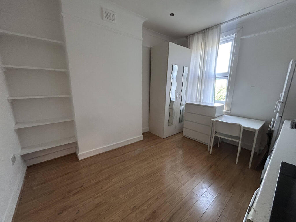 Main image of property: High Road, N22
