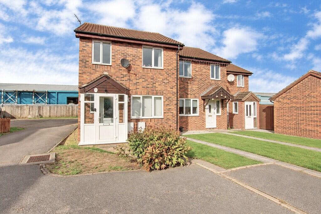 3-bed terraced on Kingfisher Close, Chatteris, £210,000