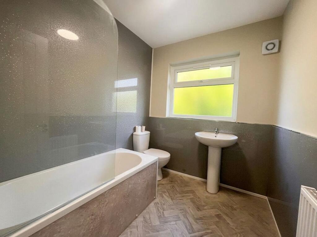Victoria Road West, Prestatyn, LL19 photo 5