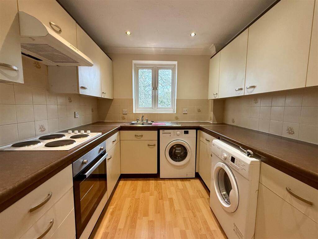Apartment in Hart, Blackwater and Hawley - View 4