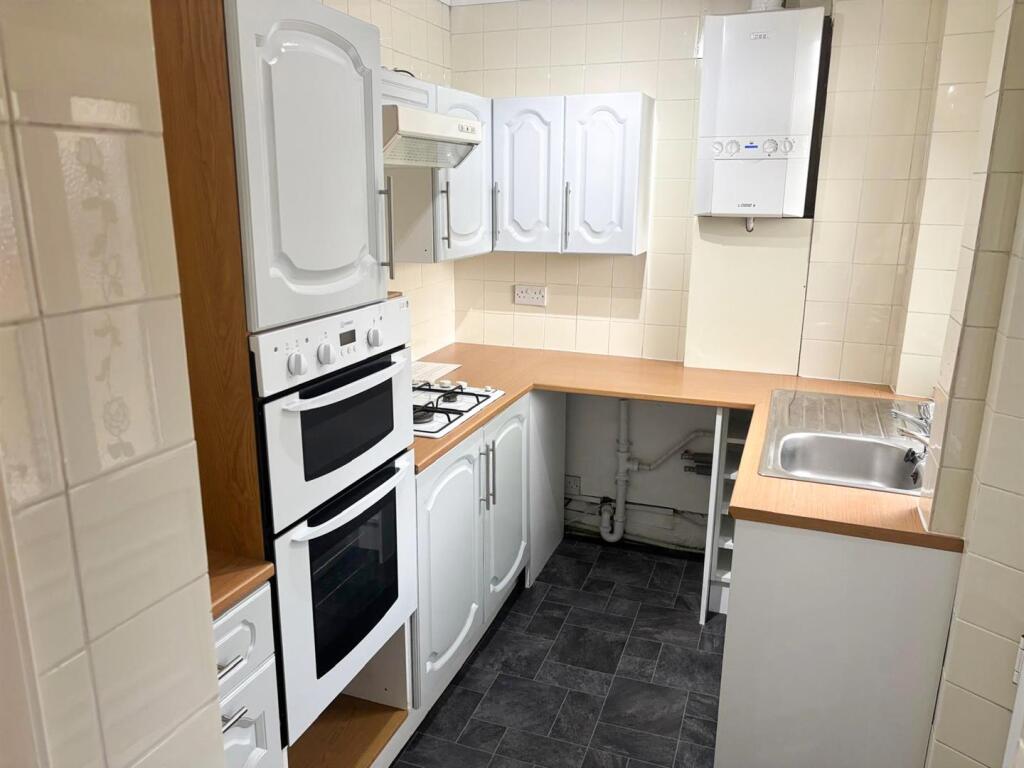 House in Bradford, Steeton with Eastburn - View 5