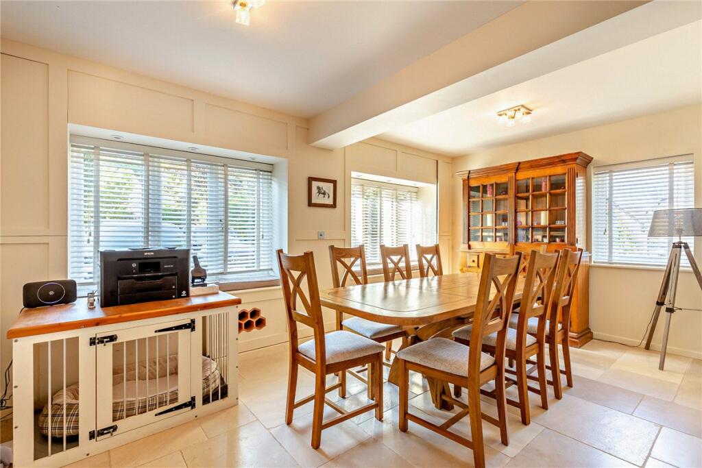 House in Winchester, Bunstead, Hursley - More