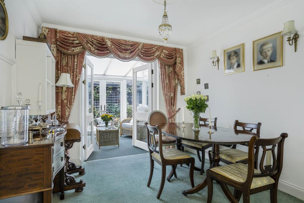 Framers Court, Lane End photo 3