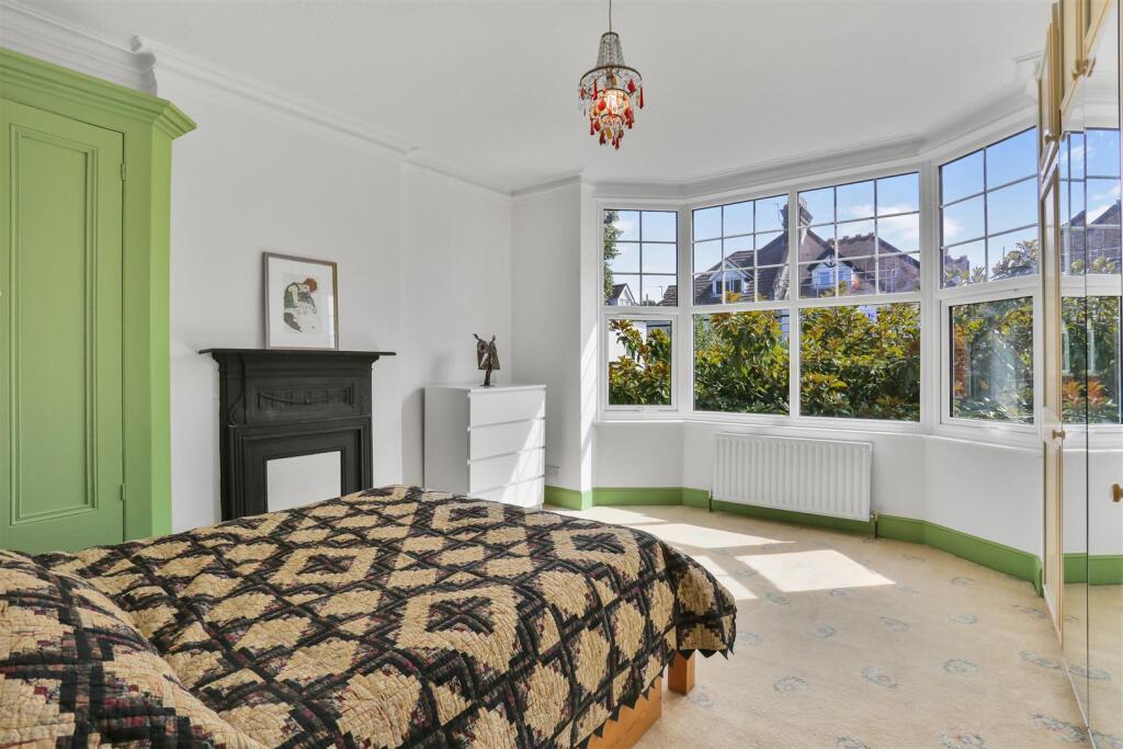 House in Sutton - View 4