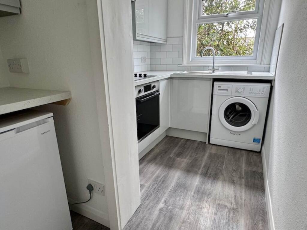 Apartment in Exeter, Stoke Hill - View 3