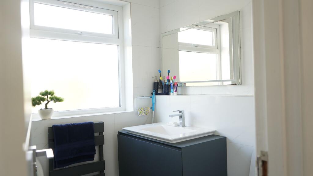 4 bedroom semi-detached house for rent