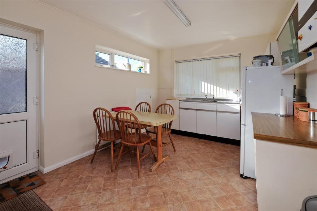 Oakwood Drive, Whitstable photo 4