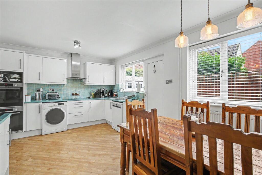 Barnard Close, Stoke Holy Cross, Norwich, Norfolk, NR14 photo 4
