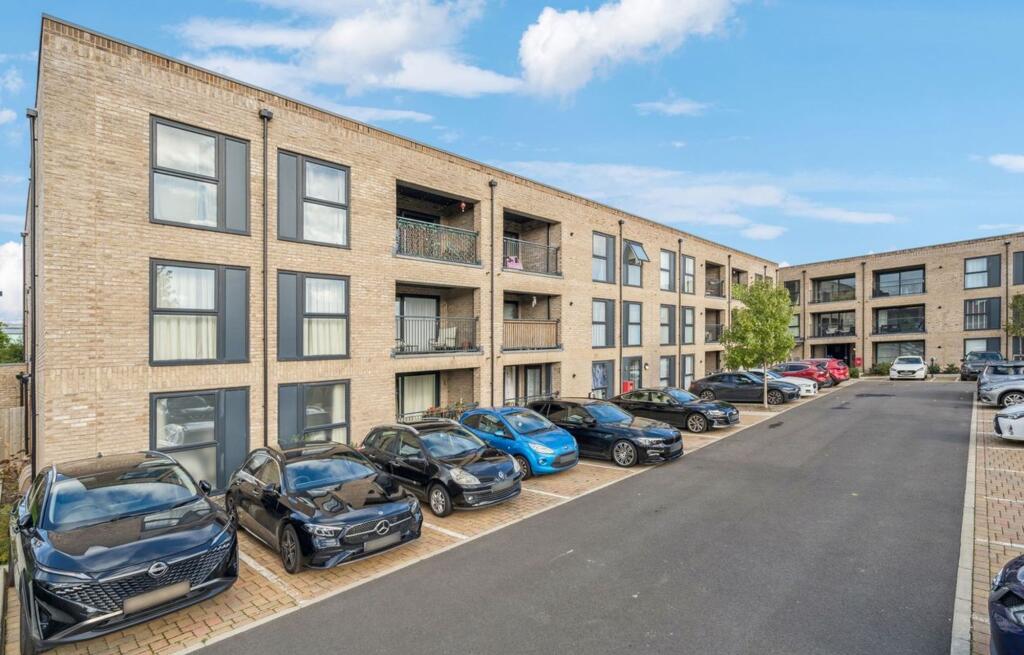 Bourne Court, South Ruislip, HA4 photo 2