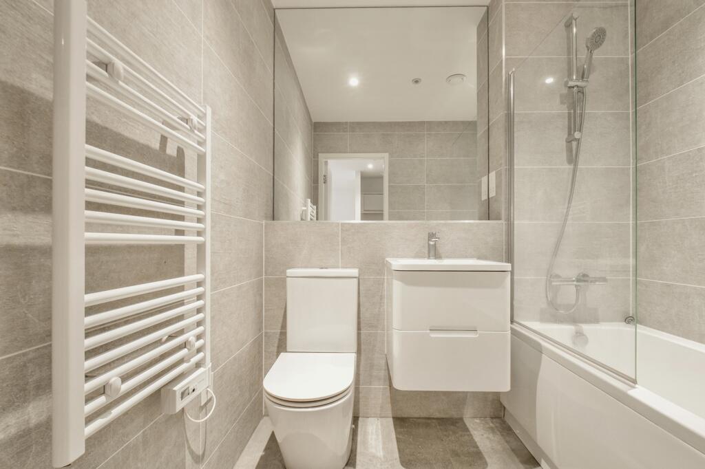 Apartment in Leeds, Arena Quarter, Woodhouse - View 4