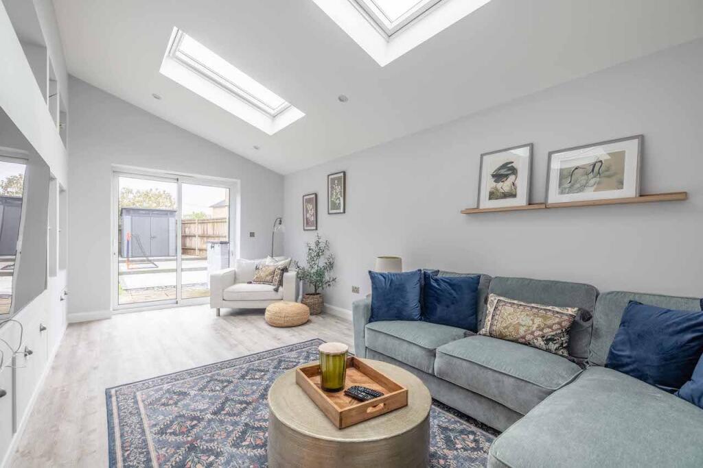 Penshurst Close, Chalfont St Peter, SL9 photo 3