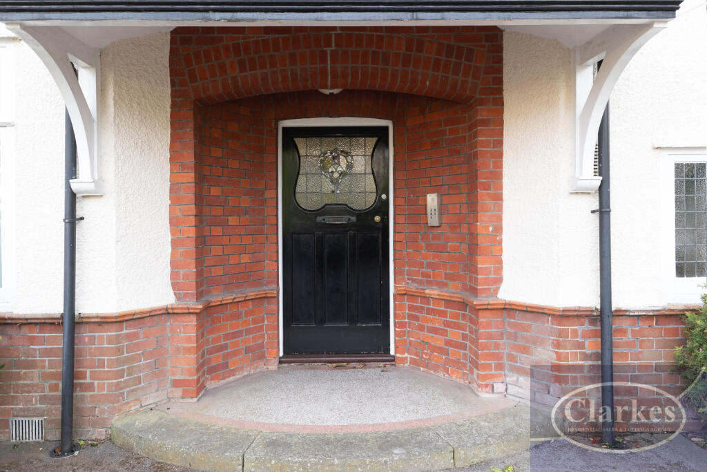Apartment in Bournemouth, Charminster - View 4