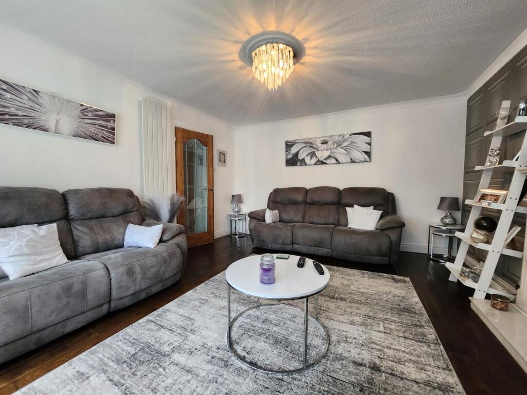 Sherbourne Close, Highlight Park, Barry photo 3