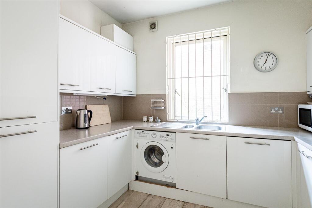 Apartment in London, Kensington - View 5