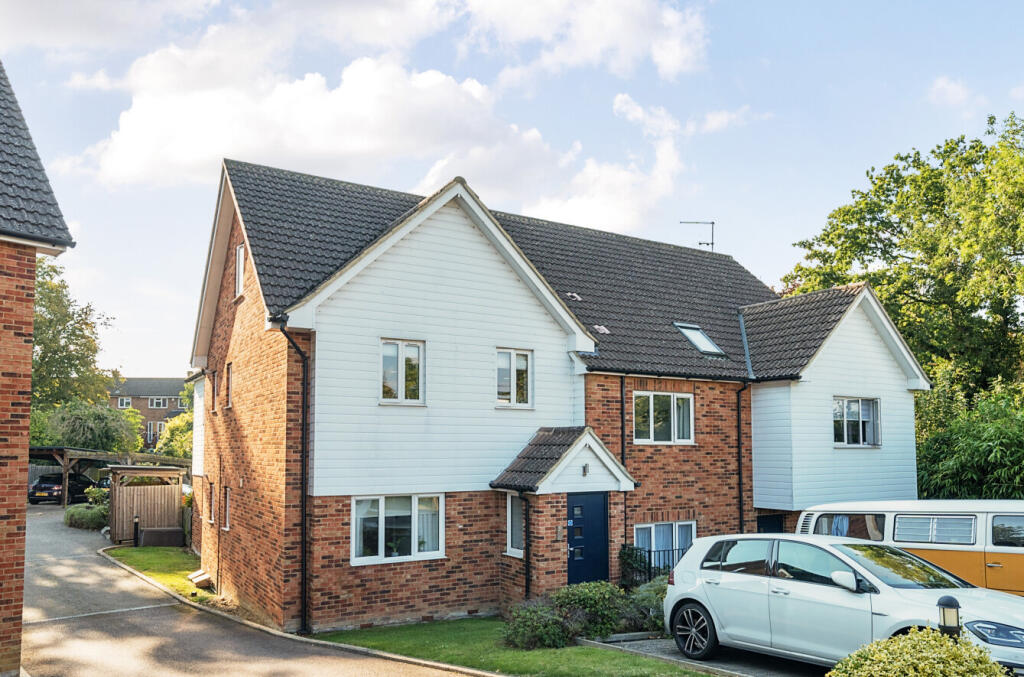 1-bed flat on Orchard Apartments, Linford End, Harlow, Essex, CM19, £265,000