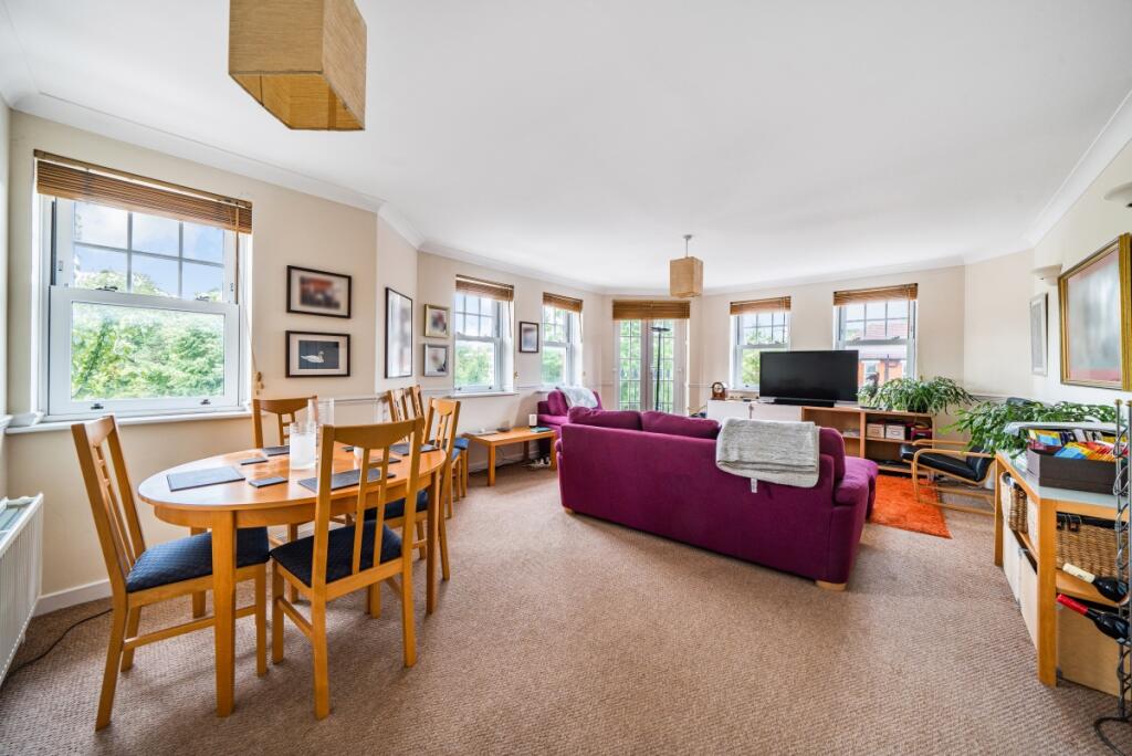 Main image of property: Bromley Road, Catford, London, SE6