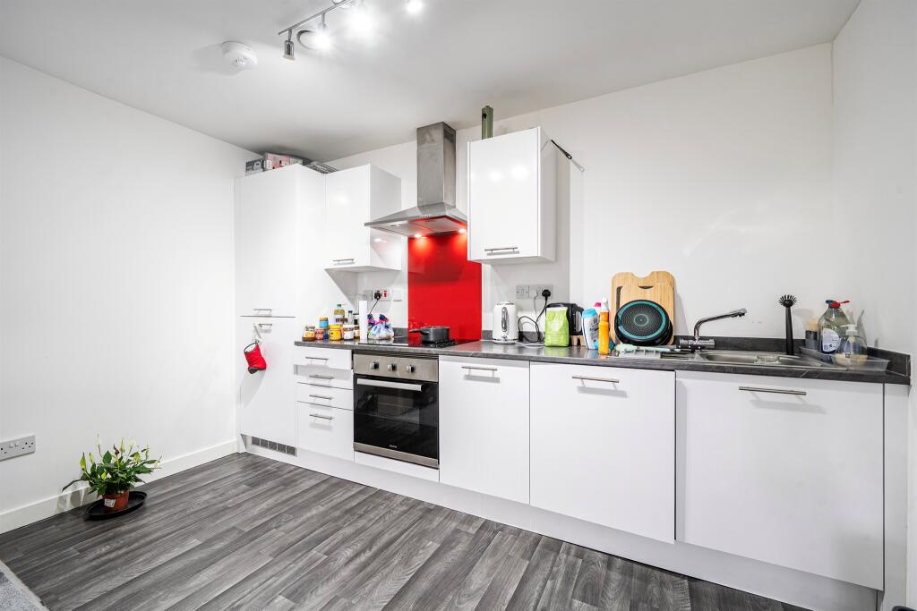 Apartment in Sandwell, West Midlands - View 4