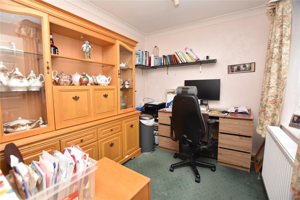 Farnham Croft, Leeds, West Yorkshire photo 4