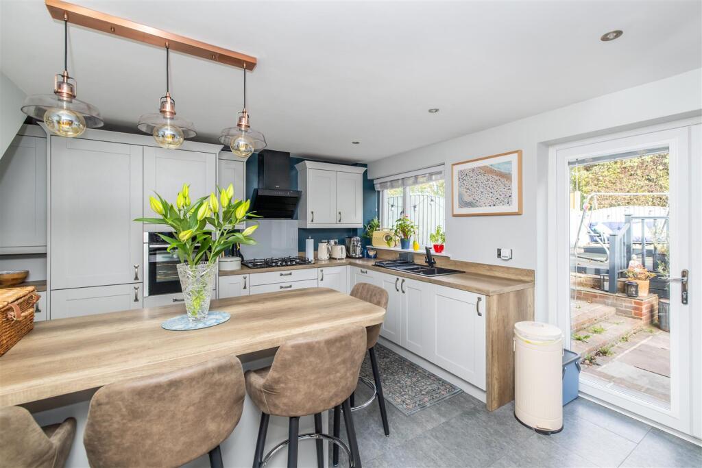House in Leeds, Howlett Cross - View 4
