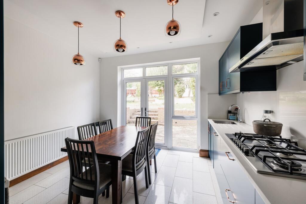 House in Croydon - View 4
