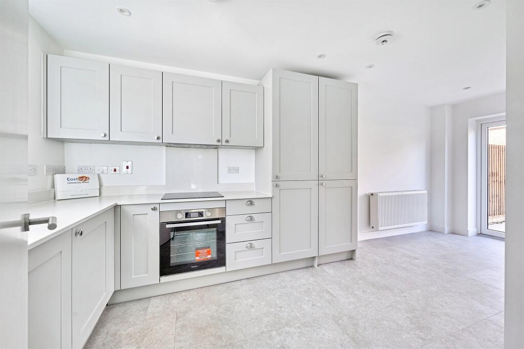 Saxon Drive, Great Chesterford, Saffron Walden photo 3