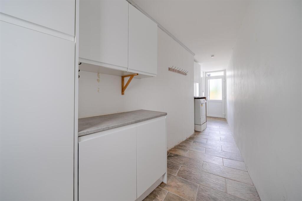 House in Chippenham, Lowden, Patterdown - View 4