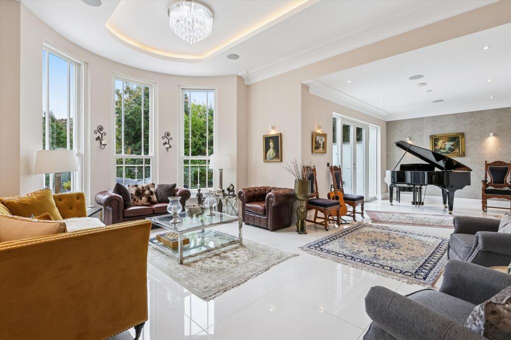 The Mount, Esher, Surrey, KT10 – další