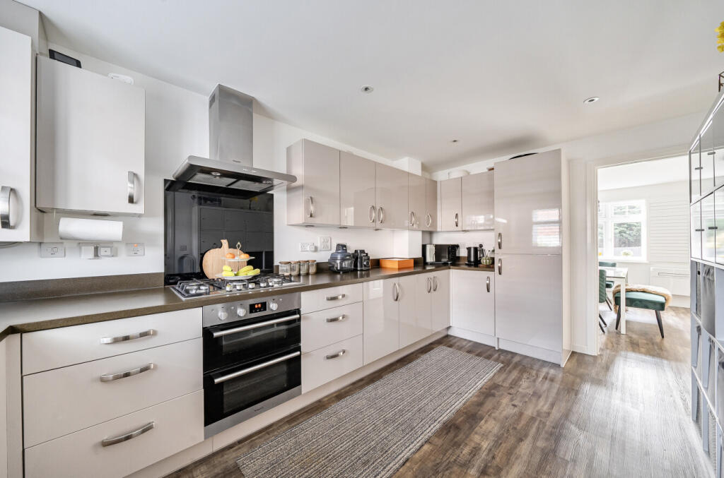 Nicholson Drive, Wokingham, Berkshire, RG41 photo 3